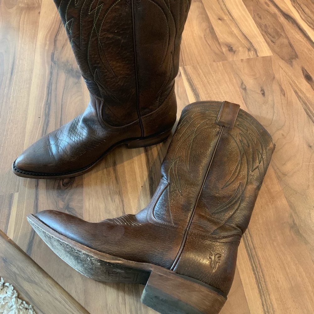 Woman’s Frye boots - Picture 2 of 2